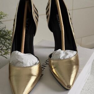 Chic Gold Pointed Toe Heels